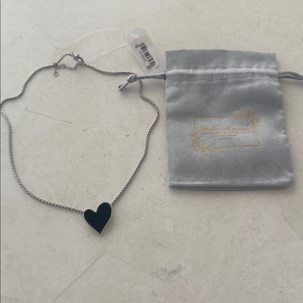 NWT ❤️ necklace